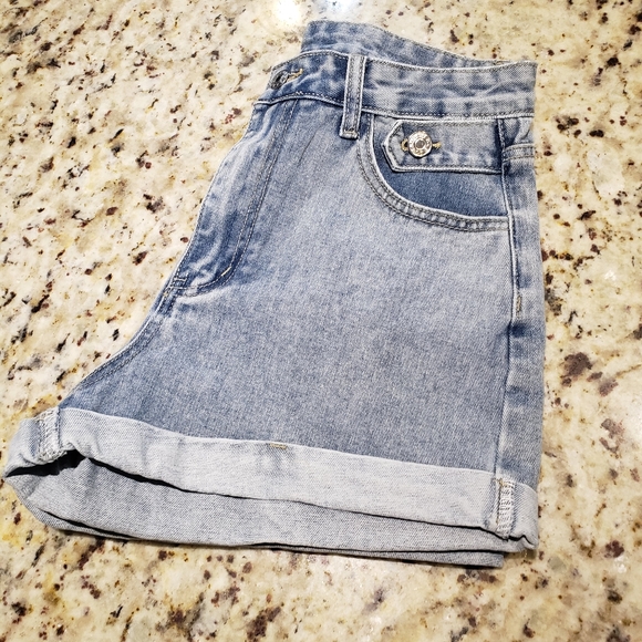 🧑‍🎄10/10🧑‍🎄Shein shorts - Picture 1 of 10